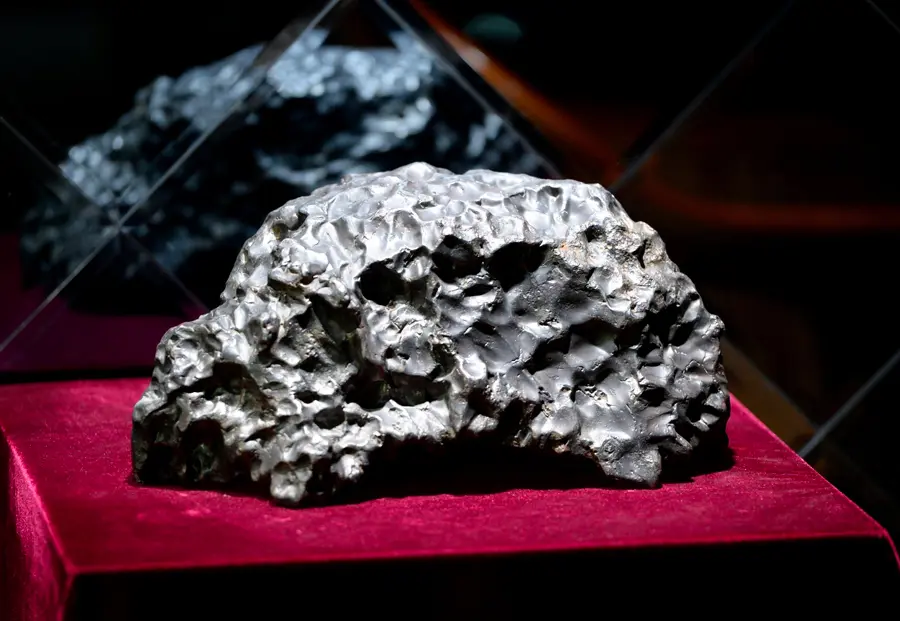 Một mảnh thiên thạch được tìm thấy ở Trung Quốc - Đồng đen là gì